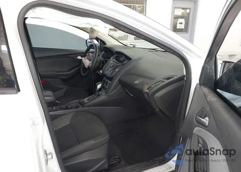 2014 Ford Focus Se z USA, uszkodzony, nr VIN 1FADP3F22EL446427